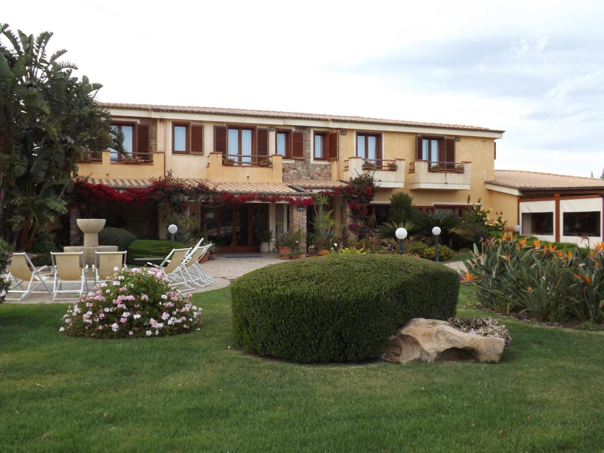Le Anfore Hotel Villasimius Exterior photo
