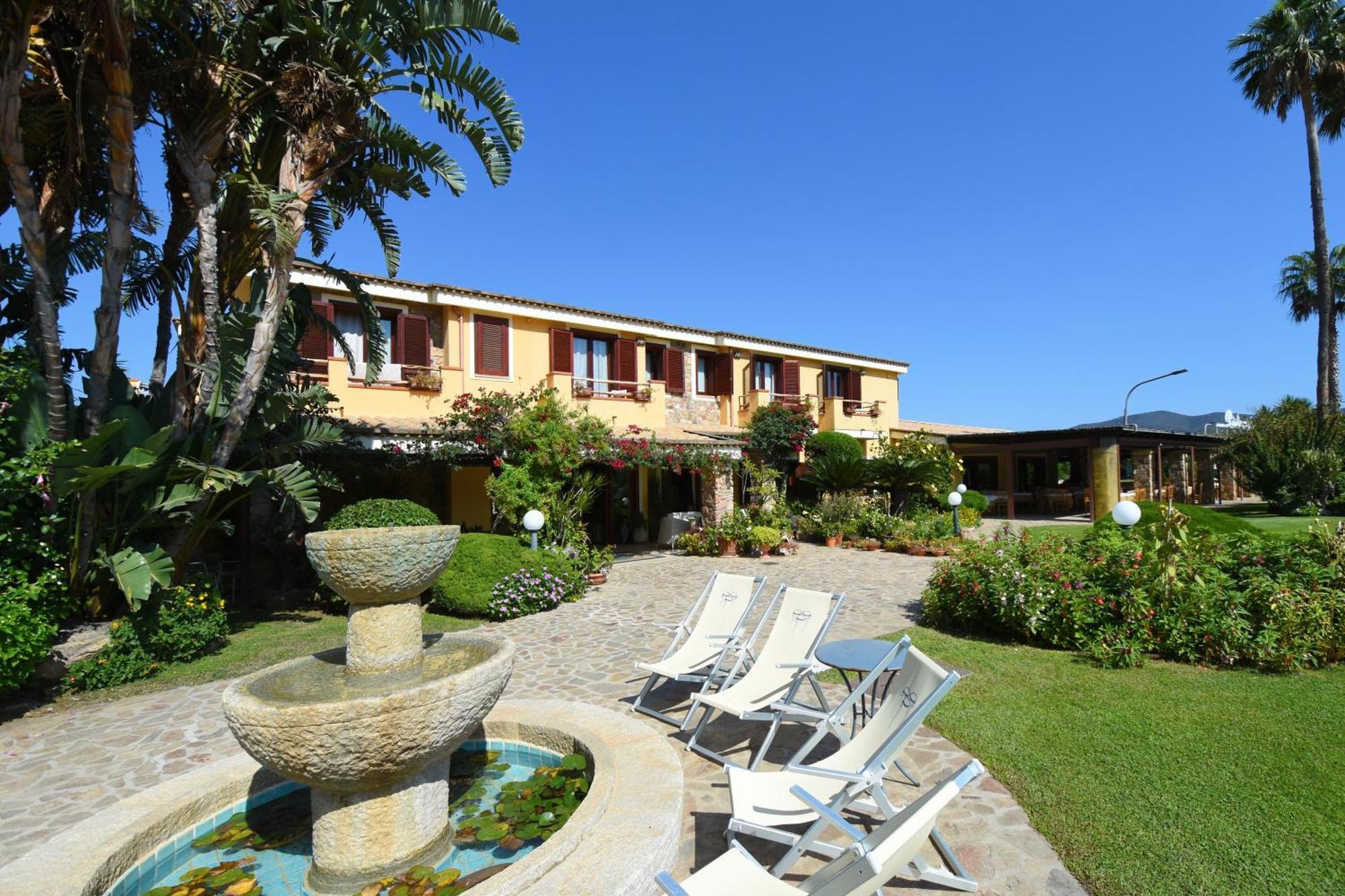 Le Anfore Hotel Villasimius Exterior photo